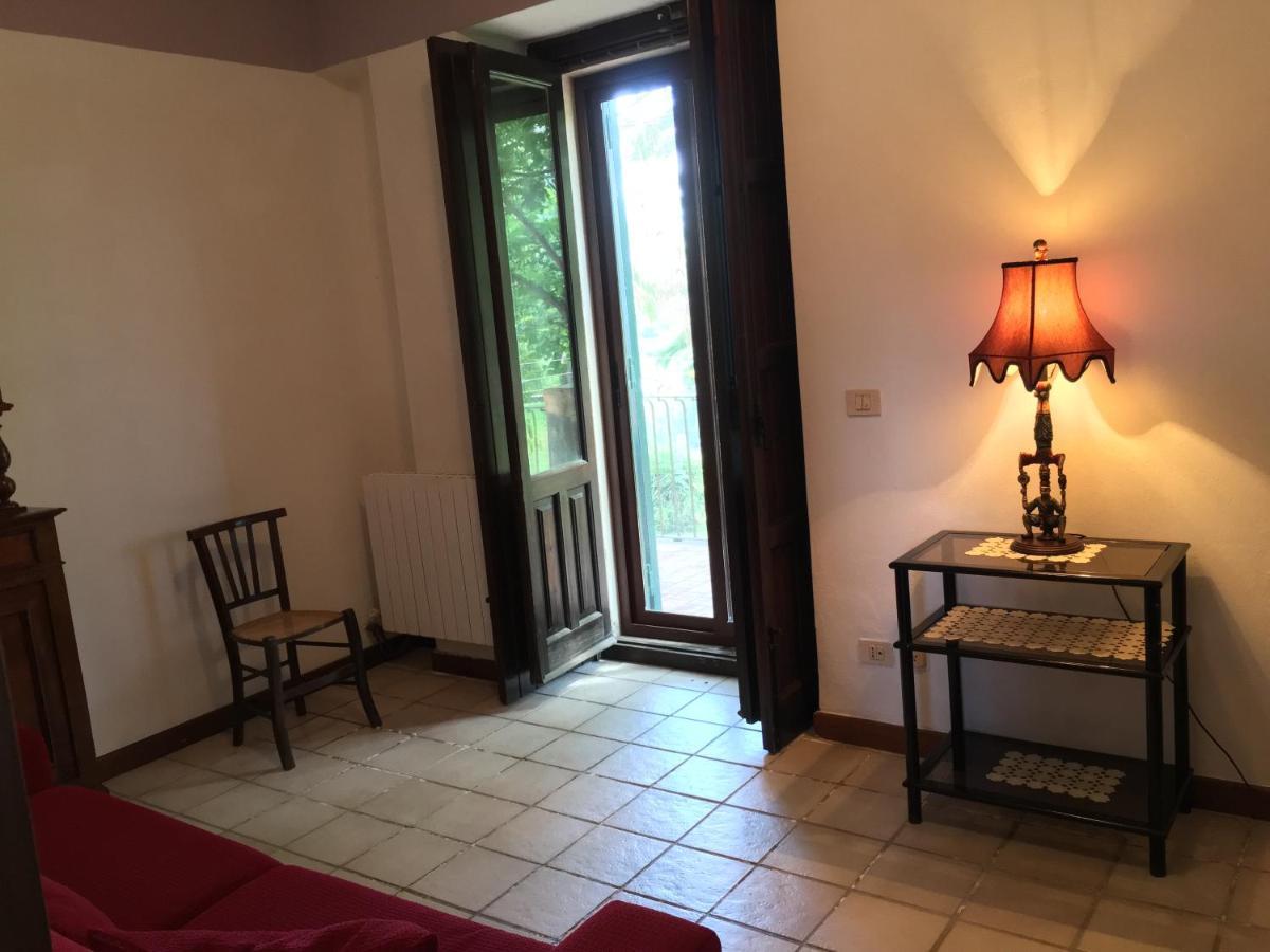 Bed And Breakfast Il Glicine Piedimonte Etneo Room photo