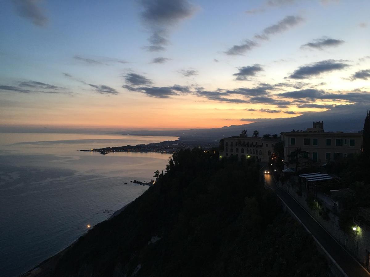 Bed And Breakfast Il Glicine Piedimonte Etneo Exterior photo